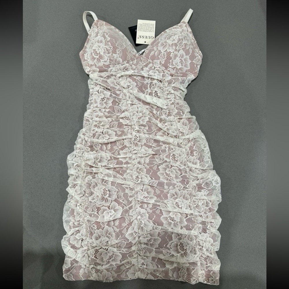 Guess dress new with tags 
Size small